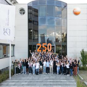 Testo Kirchzarten begrüßt 250. Auszubildenden