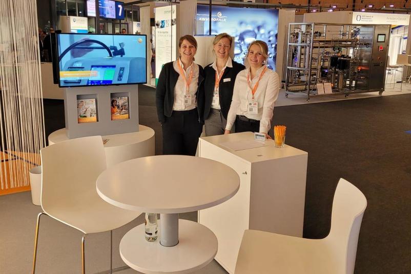 Mitarbeiterinnen des Vertriebs und Marketings der Testo Industial Services auf den LOUNGES 2024 in Karlsruhe