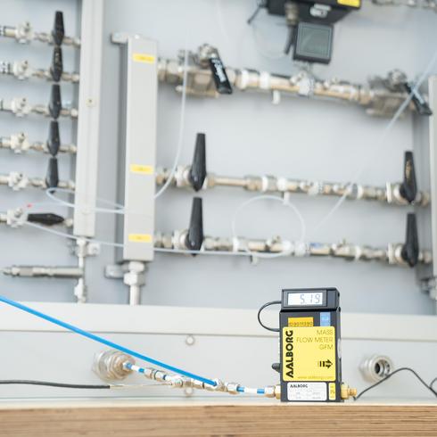 Kalibrierung von Gas-Durchflussmessern Kalibrierung von Gasen im Durchfluss-Labor