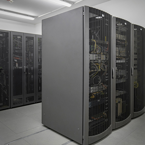 Serverraum Testo Industrial Services Kirchzarten Sichere Archivierung der Prüfmitteldaten bei Testo Industrial Services