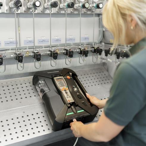 Laborkalibrierung eines Abgasanalysegeräts