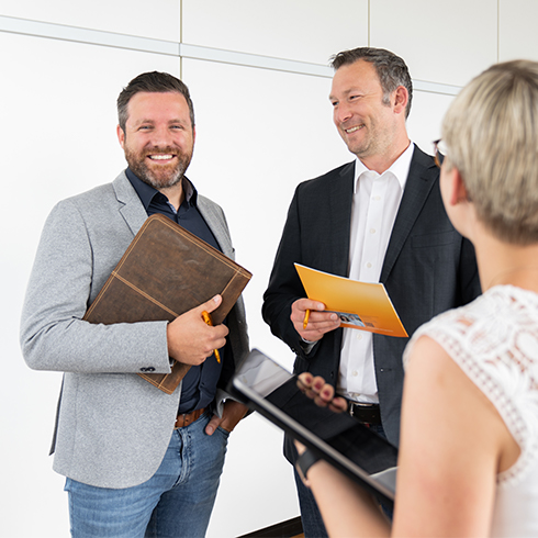 Eine Bewerberin im Bewerbungsgespräch.