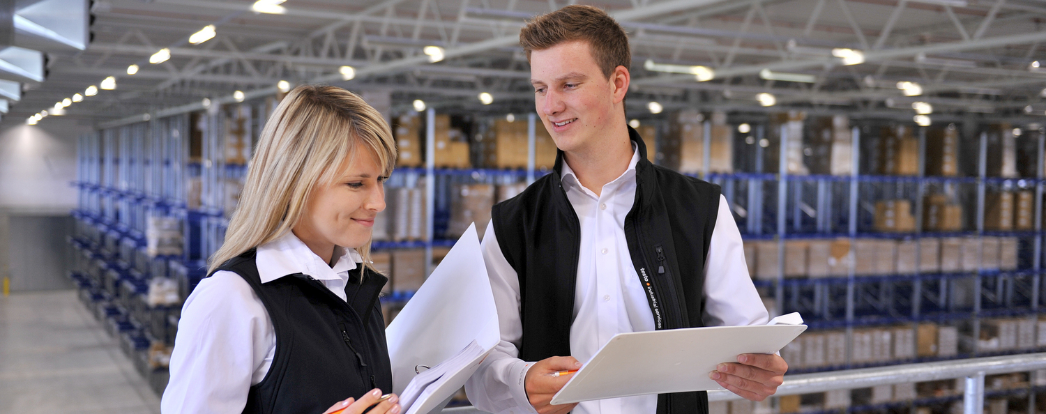 Testo Industrial Services qualifiziert Ihre Lager- und Transportbereiche GDP/GSP-gerecht Ein Expertenteam qualifiziert einen Lagerbereich mit Hochregalen gemäß den GSP-Vorgaben