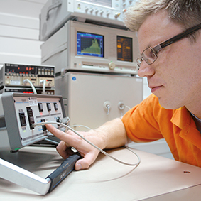 elektrische Kalibrierung Kalibrierung im elektrischen Labor an EMV-Messplätzen