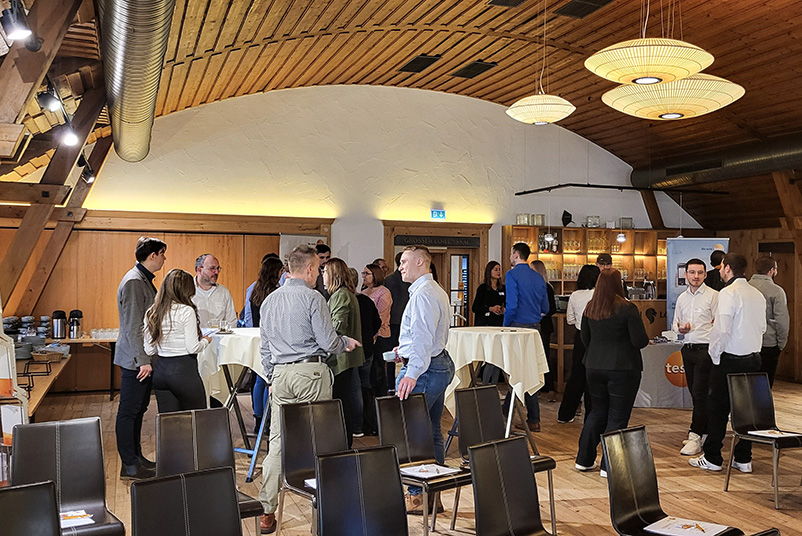 Teilnehmer des Qualitätsforum GMP Südwest beim Networken