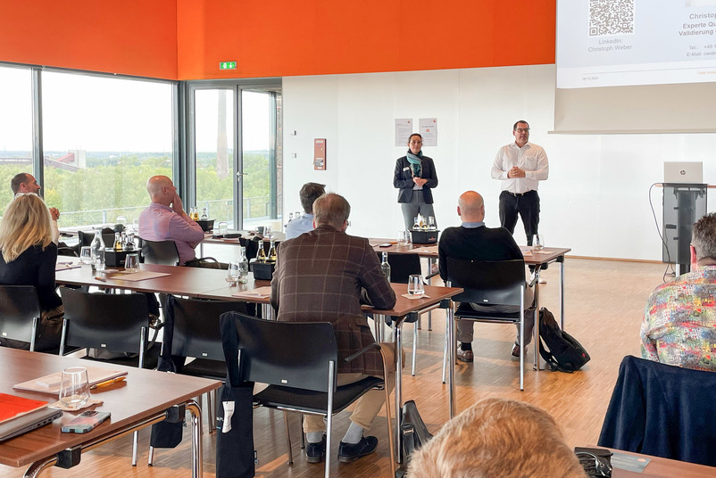 Teilnehmer und Referenten beim Qualitätsforum Reinraum in Essen 2024