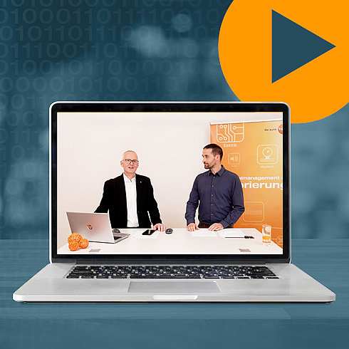 Laptop mit Screenshot zum Webinar Primas Online