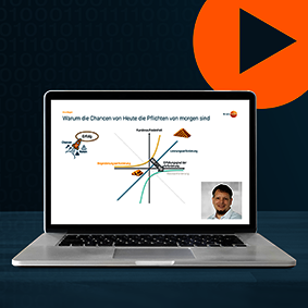 Risiken und Chancen als Effizienz Booster im Labor – ISO/IEC 17025:2018 Folie aus dem Webinar auf einem Laptop-Bildschirm und im Hintergrund ein orangener Playbutton