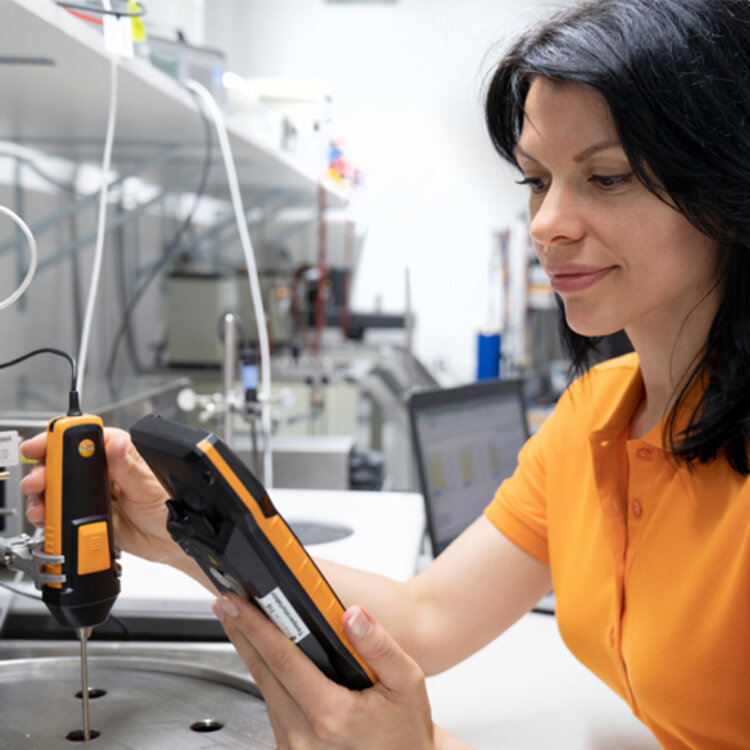 Laborkalibrierung eines Tauch-/Einstechfühlers Kalibrierung eines Testo-Temperaturfühlers in Messkette mit einem Testo 400