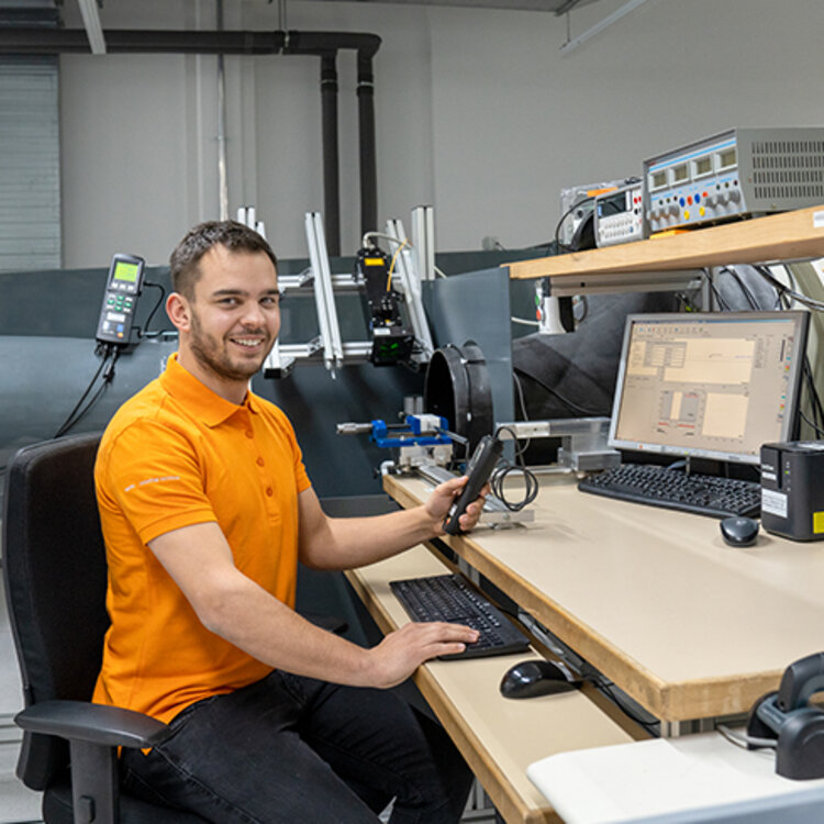 Laborkalibrierung eines Testo-Flügelrads Kalibrierung eines Testo Flügelrads im Windkanal der Testo Industrial Services