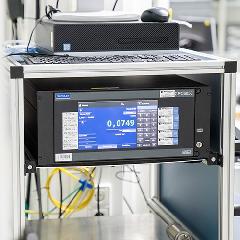 Kalibrierung im Drucklabor Anlage zur Kalibrierung von Druckmessgeräten im mechanischen Kalibrierlabor