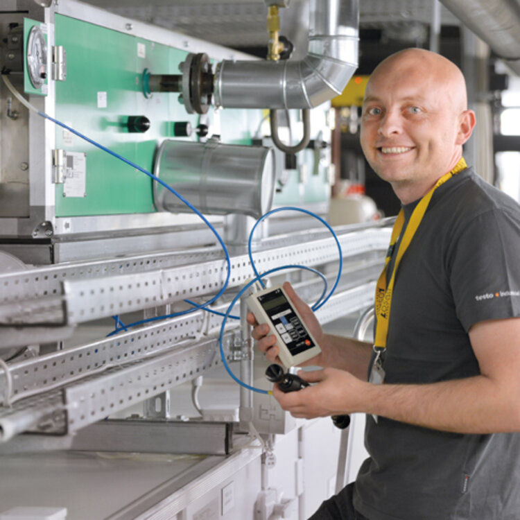 Our technicians directly at your systems Person in side view at a test system