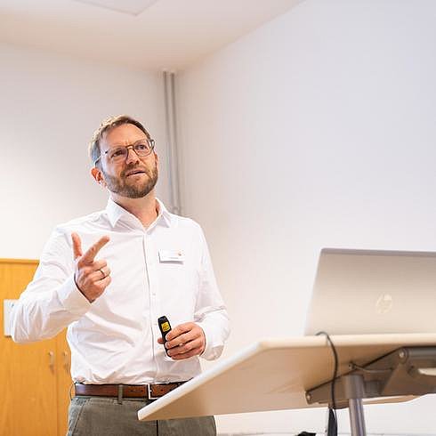 Philipp Jatzkowski als Referent beim Industrieforum Messunsicherheit in der Produktion